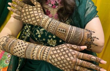 AYESHA-MEHANDI-ARTIST