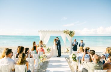 BTC_Kaylah-Tyler_RealWedding_Beach_Ceremony_024